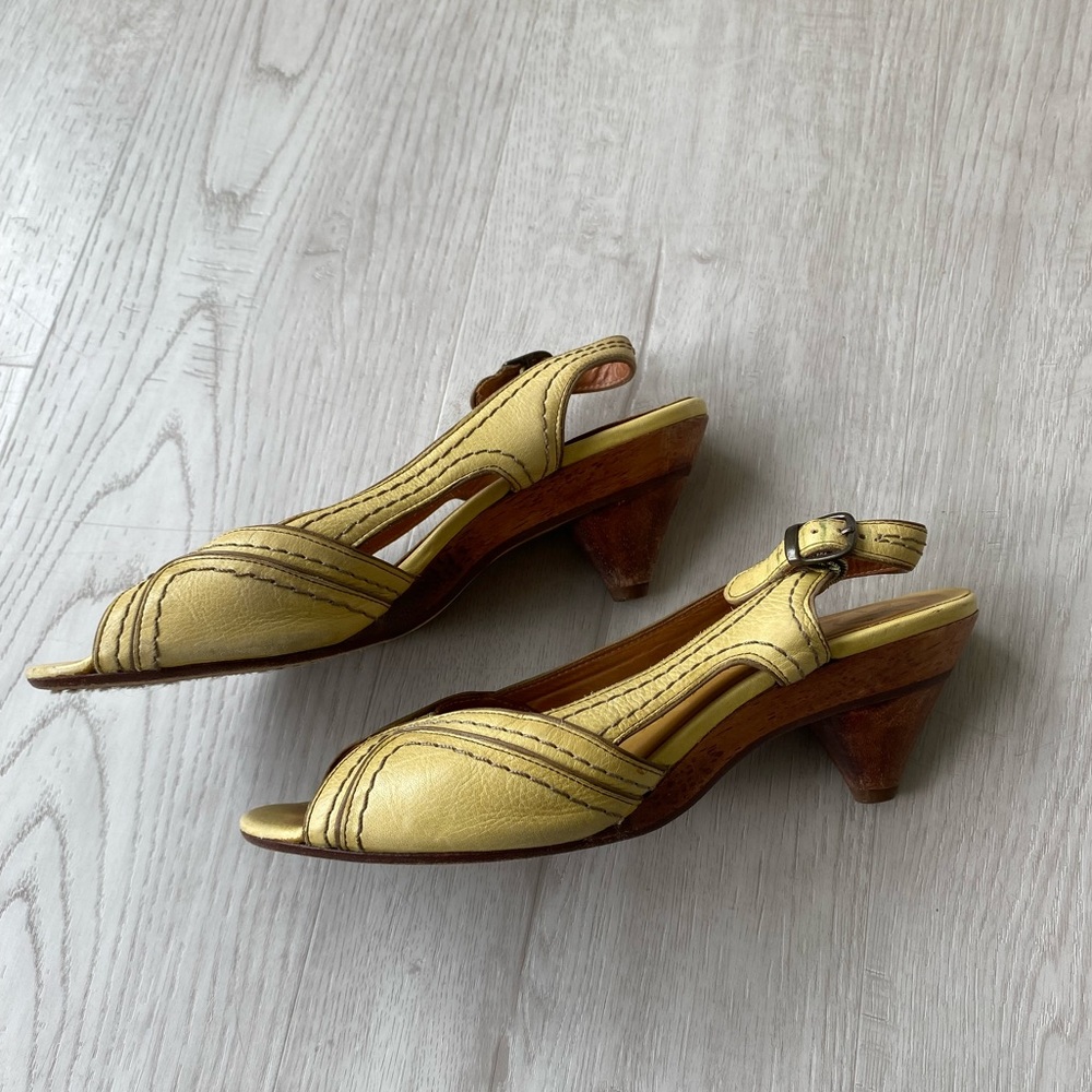 FRYE Vintage Leather Peep-toe Sandal Heels in yellow and wood - Picture 2 of 7
